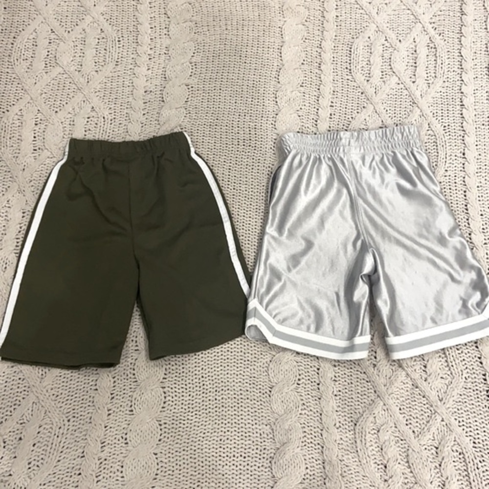 2 Pairs of Shorts < - Picture 2 of 3